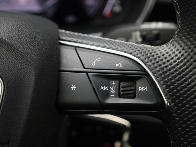 Audi Q3 45 TFSIe 180kW 245PK S Line · Stoelverwarming · Drive select · Leder stof · Apple Android Car Play ·