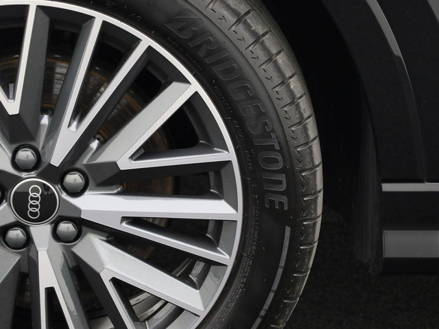 Audi Q3 45 TFSIe 180kW 245PK S Line · Stoelverwarming · Drive select · Leder stof · Apple Android Car Play ·