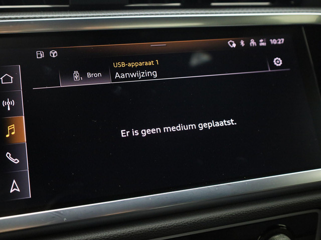 Audi Q3 45 TFSIe 180kW 245PK S Line · Stoelverwarming · Drive select · Leder stof · Apple Android Car Play ·