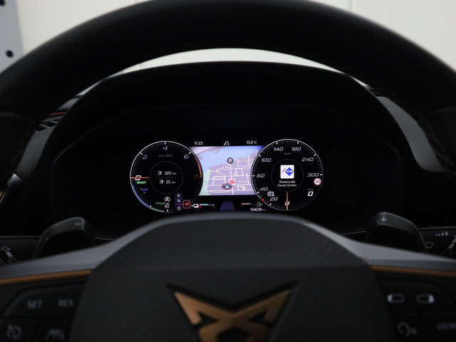 CUPRA Leon 1.4e-Hybrid 150kW 204PK DSG · Panoramadak · Apple Android Car Play · Camera + Parkeersensoren