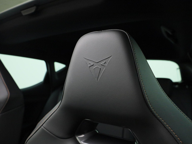 CUPRA Leon 1.4e-Hybrid 150kW 204PK DSG · Panoramadak · Apple Android Car Play · Camera + Parkeersensoren