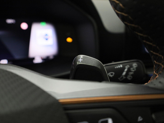 CUPRA Leon 1.4e-Hybrid 150kW 204PK DSG · Panoramadak · Apple Android Car Play · Camera + Parkeersensoren