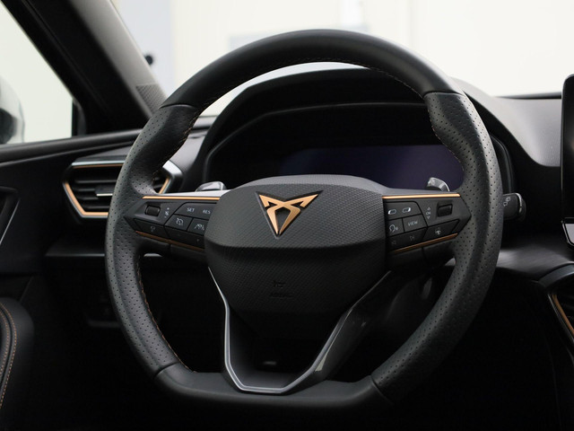 CUPRA Leon 1.4e-Hybrid 150kW 204PK DSG · Panoramadak · Apple Android Car Play · Camera + Parkeersensoren