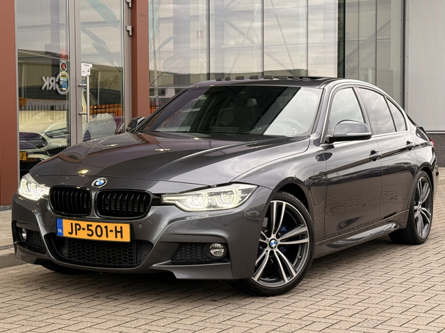 BMW 3 Serie 330e M-Sport | Head-Up | Cruise | Stoelverwarming | 360 | Leder | Schuif Kantel | Harman Kardon |