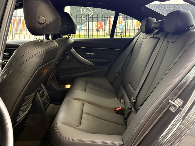 BMW 3 Serie 330e M-Sport | Head-Up | Cruise | Stoelverwarming | 360 | Leder | Schuif Kantel | Harman Kardon |
