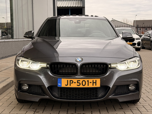 BMW 3 Serie 330e M-Sport | Head-Up | Cruise | Stoelverwarming | 360 | Leder | Schuif Kantel | Harman Kardon |