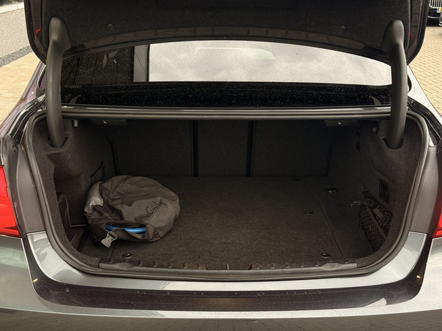 BMW 3 Serie 330e M-Sport | Head-Up | Cruise | Stoelverwarming | 360 | Leder | Schuif Kantel | Harman Kardon |