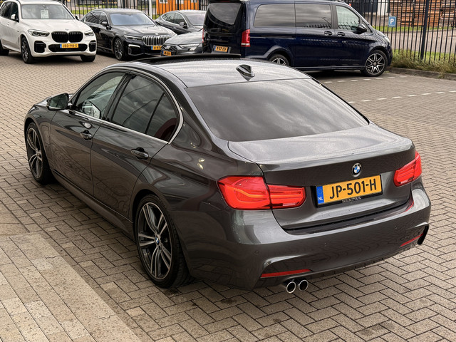 BMW 3 Serie 330e M-Sport | Head-Up | Cruise | Stoelverwarming | 360 | Leder | Schuif Kantel | Harman Kardon |