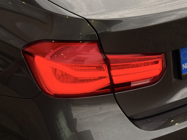 BMW 3 Serie 330e M-Sport | Head-Up | Cruise | Stoelverwarming | 360 | Leder | Schuif Kantel | Harman Kardon |