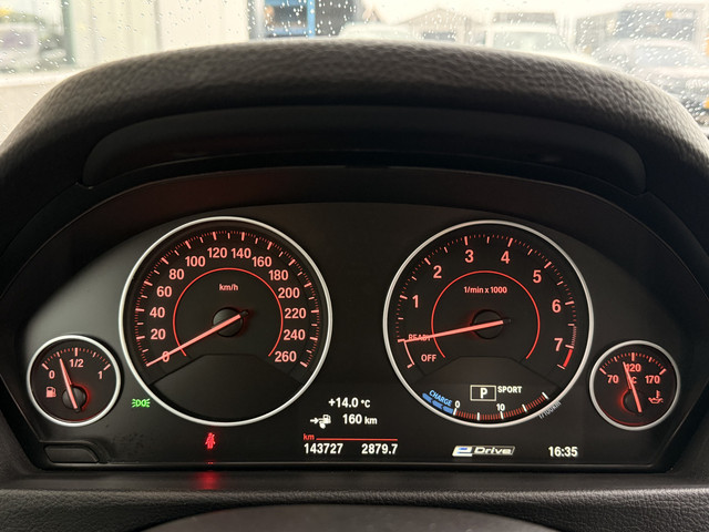 BMW 3 Serie 330e M-Sport | Head-Up | Cruise | Stoelverwarming | 360 | Leder | Schuif Kantel | Harman Kardon |