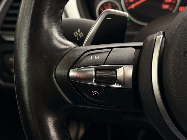 BMW 3 Serie 330e M-Sport | Head-Up | Cruise | Stoelverwarming | 360 | Leder | Schuif Kantel | Harman Kardon |