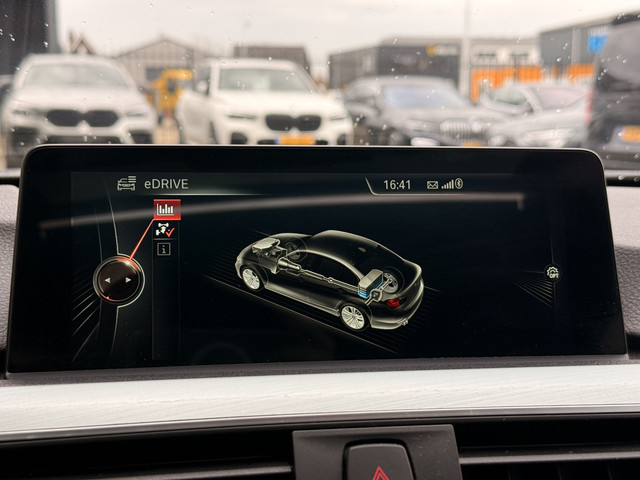 BMW 3 Serie 330e M-Sport | Head-Up | Cruise | Stoelverwarming | 360 | Leder | Schuif Kantel | Harman Kardon |