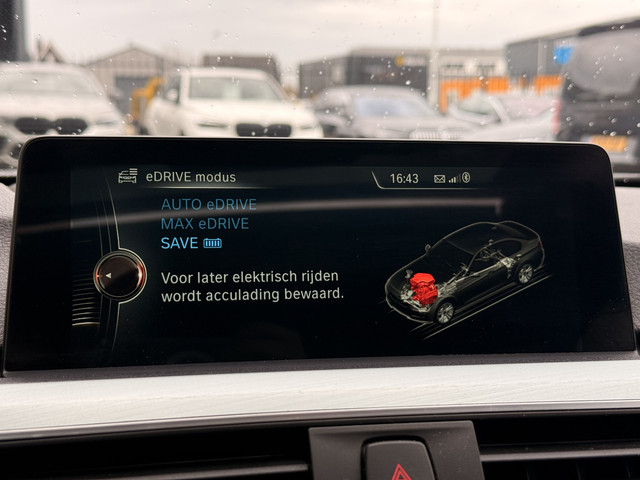 BMW 3 Serie 330e M-Sport | Head-Up | Cruise | Stoelverwarming | 360 | Leder | Schuif Kantel | Harman Kardon |