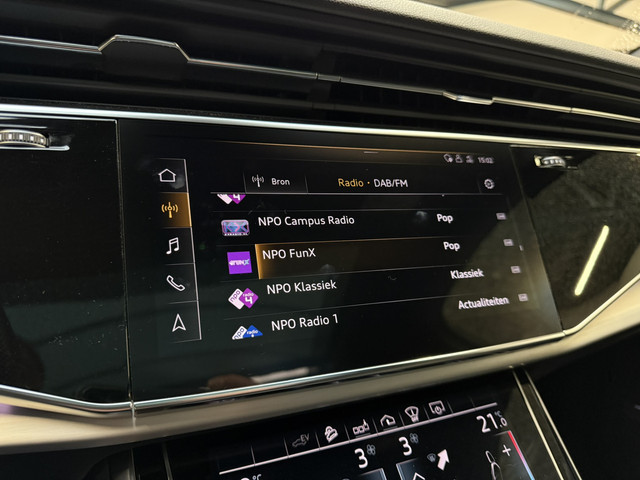 Audi Q7 60 TFSI e quattro Competition Laser Licht Trekhaak 22 Inch Panoramadak Audi S Sportstoelen Stoelventilatie Stoelmassage ACC Vol!