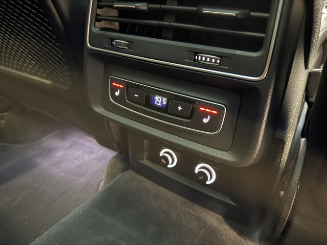Audi Q7 60 TFSI e quattro Competition Laser Licht Trekhaak 22 Inch Panoramadak Audi S Sportstoelen Stoelventilatie Stoelmassage ACC Vol!
