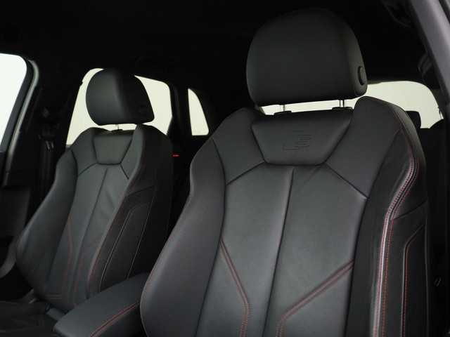 Audi Q3 45 TFSIe 180kW 245PK S Line · Apple Android Car Play · Elektrische stoelverstelling · Leder · Trekhaak