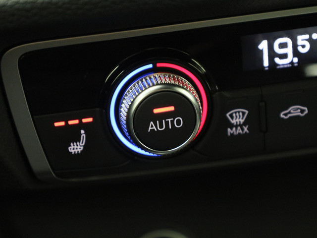 Audi Q3 45 TFSIe 180kW 245PK S Line · Apple Android Car Play · Elektrische stoelverstelling · Leder · Trekhaak