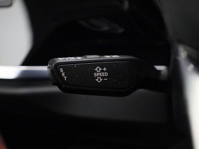 Audi Q3 45 TFSIe 180kW 245PK S Line · Apple Android Car Play · Elektrische stoelverstelling · Leder · Trekhaak