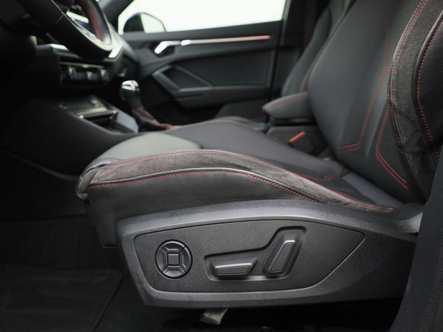Audi Q3 45 TFSIe 180kW 245PK S Line · Apple Android Car Play · Elektrische stoelverstelling · Leder · Trekhaak