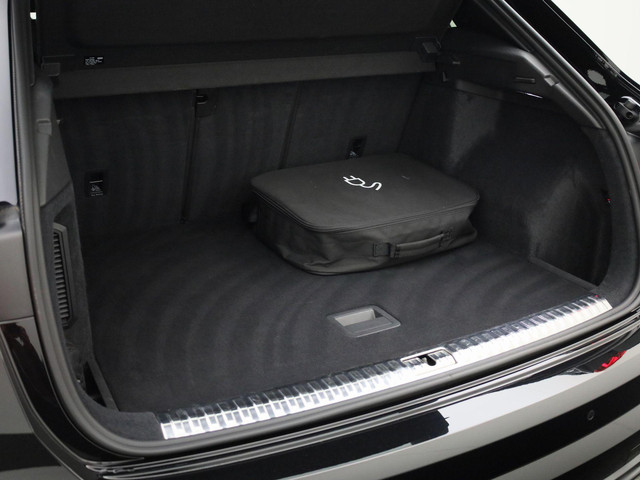 Audi Q3 45 TFSIe 180kW 245PK S Line · Apple Android Car Play · Elektrische stoelverstelling · Leder · Trekhaak