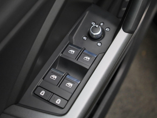 Audi Q3 45 TFSIe 180kW 245PK S Line · Apple Android Car Play · Elektrische stoelverstelling · Leder · Trekhaak
