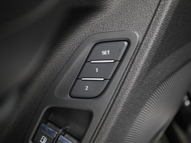 Audi Q3 45 TFSIe 180kW 245PK S Line · Apple Android Car Play · Elektrische stoelverstelling · Leder · Trekhaak