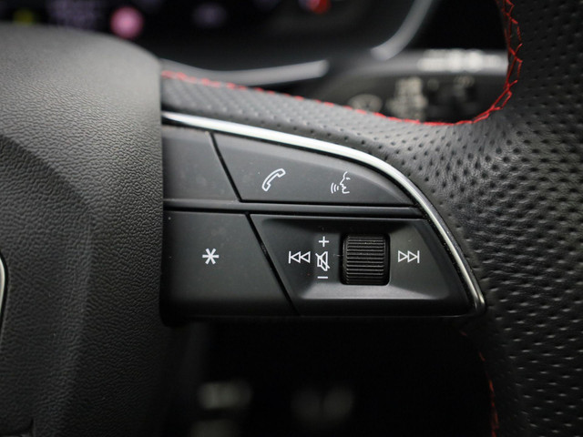 Audi Q3 45 TFSIe 180kW 245PK S Line · Apple Android Car Play · Elektrische stoelverstelling · Leder · Trekhaak