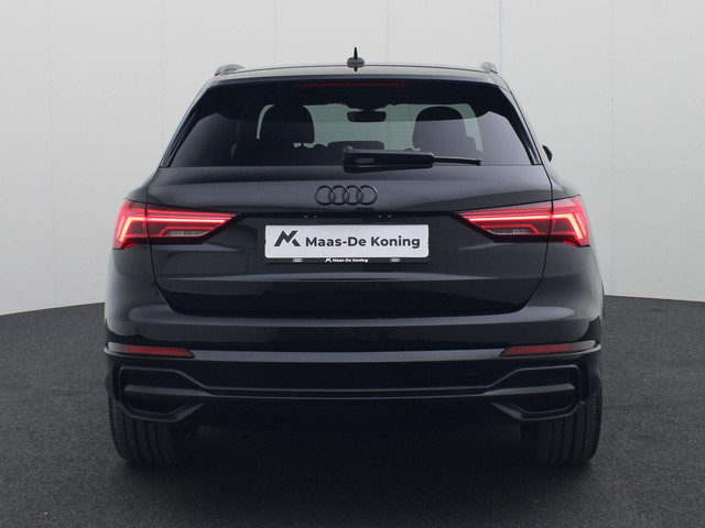 Audi Q3 45 TFSIe 180kW 245PK S Line · Apple Android Car Play · Elektrische stoelverstelling · Leder · Trekhaak