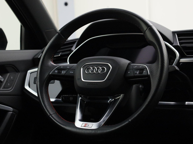 Audi Q3 45 TFSIe 180kW 245PK S Line · Apple Android Car Play · Elektrische stoelverstelling · Leder · Trekhaak