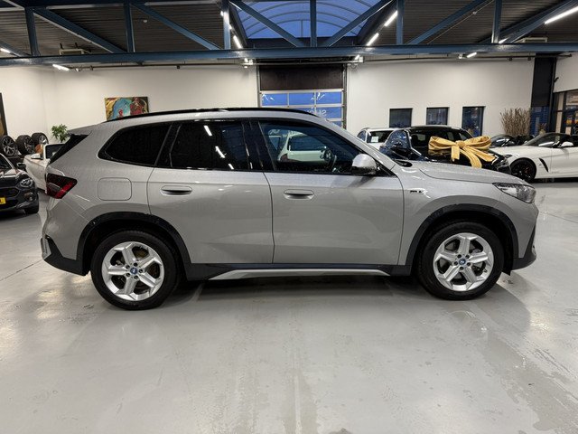 BMW X1 xDrive25e xLine LED Panoramadak Trekhaak LED Harman-Kardon Leder Stoelverwarming LED Keyless Entry 18 Inch