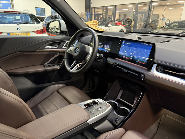 BMW X1 xDrive25e xLine LED Panoramadak Trekhaak LED Harman-Kardon Leder Stoelverwarming LED Keyless Entry 18 Inch