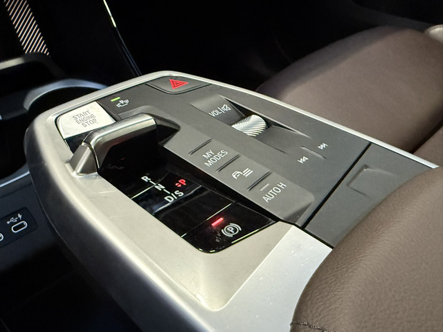 BMW X1 xDrive25e xLine LED Panoramadak Trekhaak LED Harman-Kardon Leder Stoelverwarming LED Keyless Entry 18 Inch