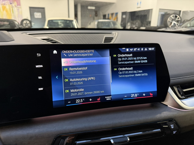 BMW X1 xDrive25e xLine LED Panoramadak Trekhaak LED Harman-Kardon Leder Stoelverwarming LED Keyless Entry 18 Inch