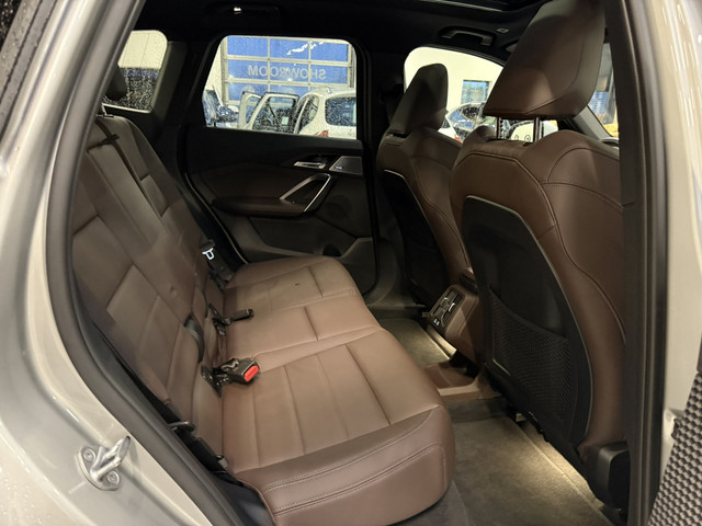 BMW X1 xDrive25e xLine LED Panoramadak Trekhaak LED Harman-Kardon Leder Stoelverwarming LED Keyless Entry 18 Inch