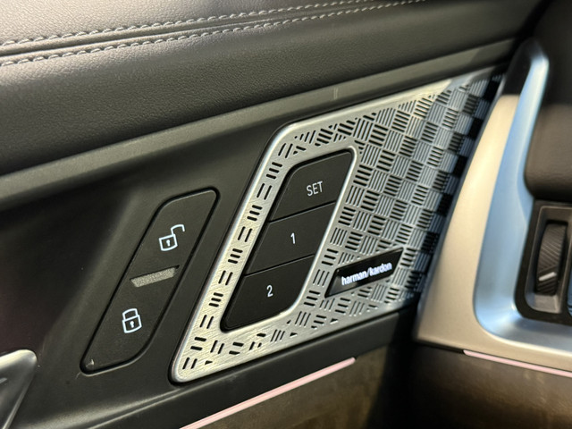 BMW X1 xDrive25e xLine LED Panoramadak Trekhaak LED Harman-Kardon Leder Stoelverwarming LED Keyless Entry 18 Inch