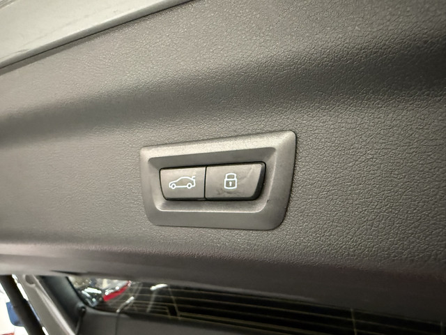 BMW X1 xDrive25e xLine LED Panoramadak Trekhaak LED Harman-Kardon Leder Stoelverwarming LED Keyless Entry 18 Inch