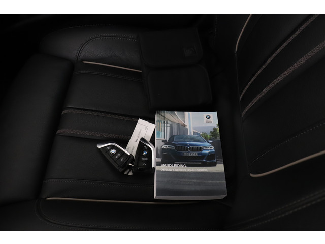 BMW 5 Serie 530e 293 PK PHEV Luxury Black-Edition schuif- kanteldak Memory