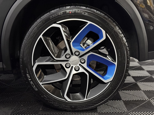 Lynk & Co 01 1.5 Pano, 360 Camera, Navi, Keyless start, Trekhaak, Stoelverwarming, Elektrische achterklep, Lichtmetalen velgen