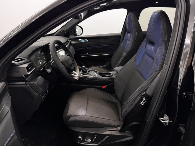 Lynk & Co 01 1.5 Pano, 360 Camera, Navi, Keyless start, Trekhaak, Stoelverwarming, Elektrische achterklep, Lichtmetalen velgen