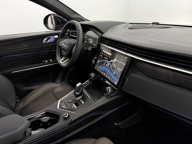 Lynk & Co 01 1.5 Pano, 360 Camera, Navi, Keyless start, Trekhaak, Stoelverwarming, Elektrische achterklep, Lichtmetalen velgen