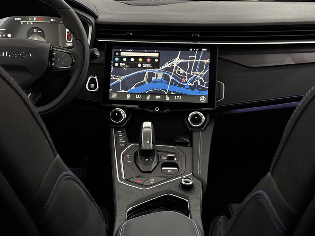 Lynk & Co 01 1.5 Pano, 360 Camera, Navi, Keyless start, Trekhaak, Stoelverwarming, Elektrische achterklep, Lichtmetalen velgen