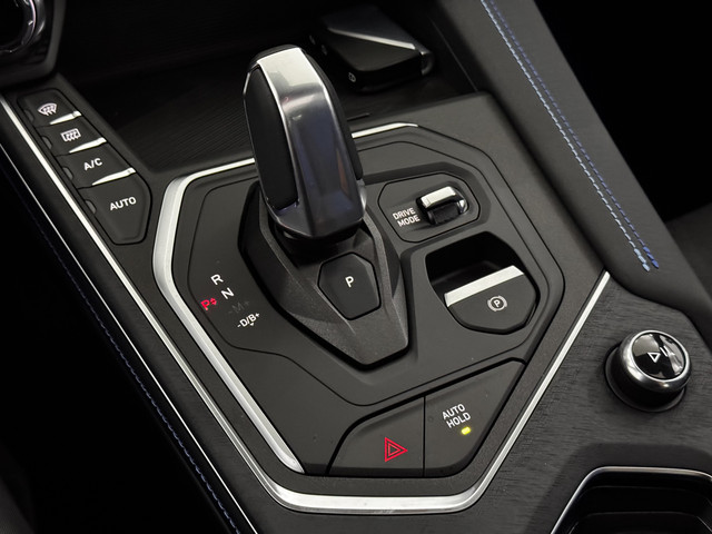 Lynk & Co 01 1.5 Pano, 360 Camera, Navi, Keyless start, Trekhaak, Stoelverwarming, Elektrische achterklep, Lichtmetalen velgen