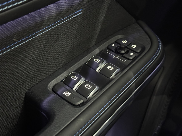 Lynk & Co 01 1.5 Pano, 360 Camera, Navi, Keyless start, Trekhaak, Stoelverwarming, Elektrische achterklep, Lichtmetalen velgen