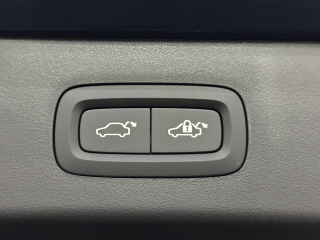 Lynk & Co 01 1.5 Pano, 360 Camera, Navi, Keyless start, Trekhaak, Stoelverwarming, Elektrische achterklep, Lichtmetalen velgen