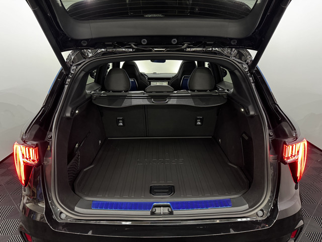 Lynk & Co 01 1.5 Pano, 360 Camera, Navi, Keyless start, Trekhaak, Stoelverwarming, Elektrische achterklep, Lichtmetalen velgen