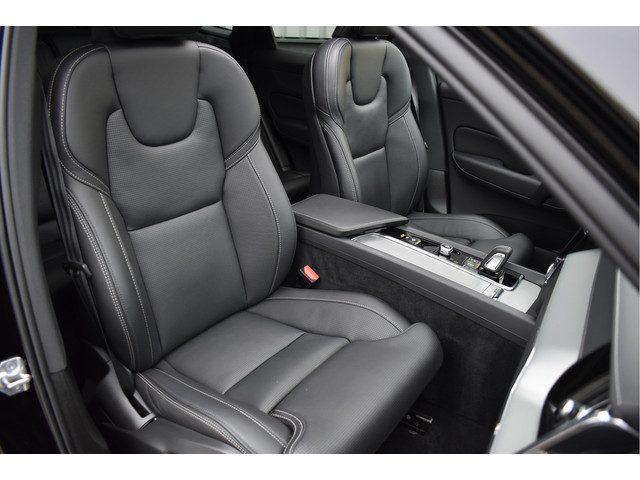 Volvo XC60 2.0 Recharge T8 AWD R-Design 455 Pk Pano Luchtvering Trekhaak Keyless Leder 21 Inch