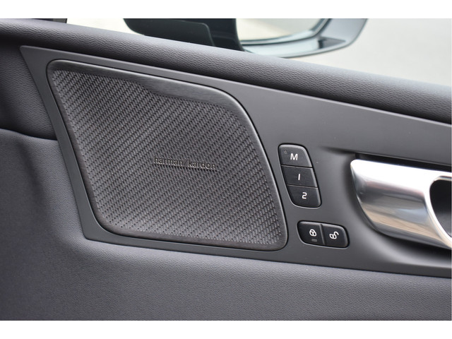 Volvo XC60 2.0 Recharge T8 AWD R-Design 455 Pk Pano Luchtvering Trekhaak Keyless Leder 21 Inch