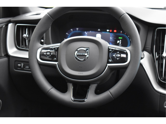 Volvo XC60 2.0 Recharge T8 AWD R-Design 455 Pk Pano Luchtvering Trekhaak Keyless Leder 21 Inch