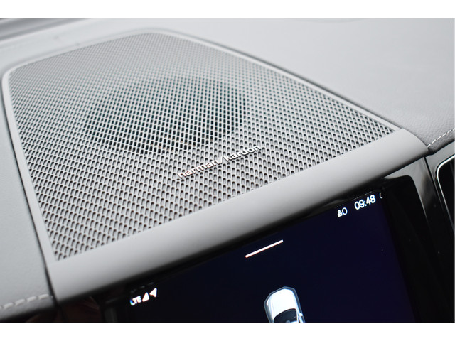 Volvo XC60 2.0 Recharge T8 AWD R-Design 455 Pk Pano Luchtvering Trekhaak Keyless Leder 21 Inch