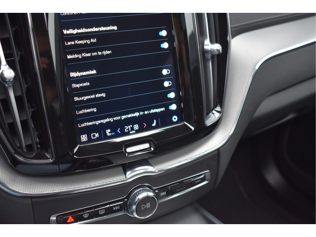 Volvo XC60 2.0 Recharge T8 AWD R-Design 455 Pk Pano Luchtvering Trekhaak Keyless Leder 21 Inch